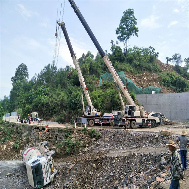 攸县汽车掉沟里叫吊车救援要多少钱